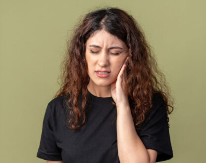 Girl in severe teeth pain in Mississauga, ON.